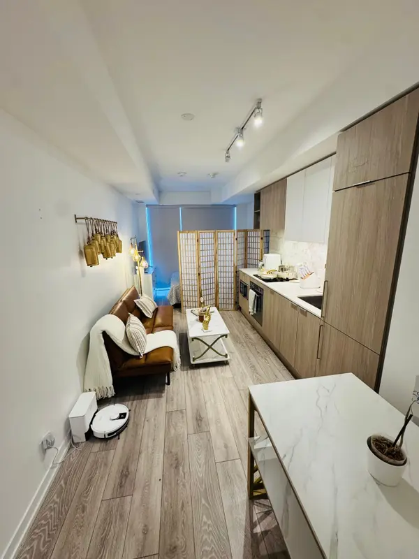 Toronto C03, ON M5P 0A6,2020 Bathurst ST #535