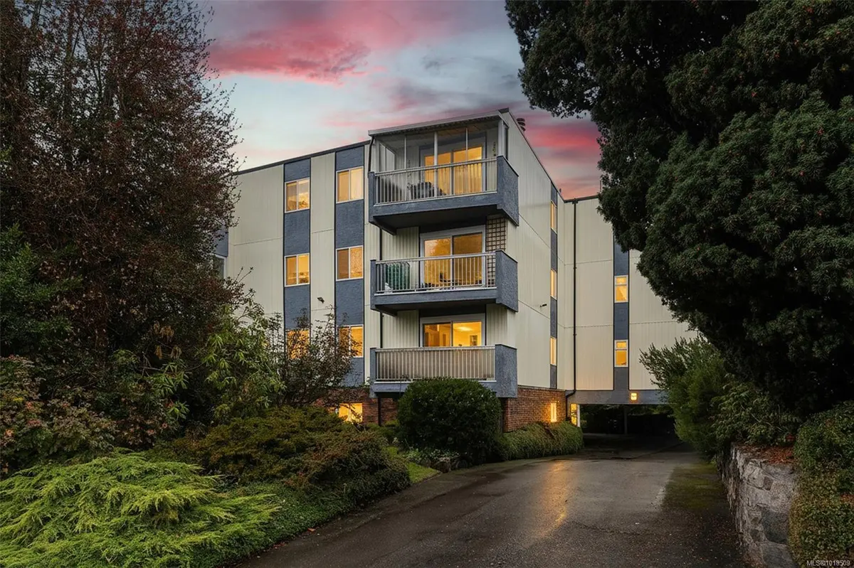 Victoria, BC V8V 3M8,1188 Yates St #201