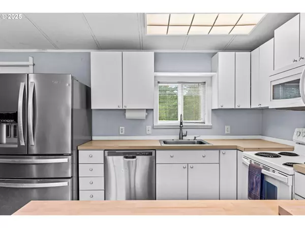 Elmira, OR 97437,90245 SHEFFLER RD