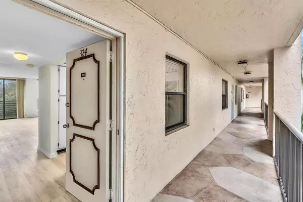 Tamarac, FL 33321,6351 N University Dr #324