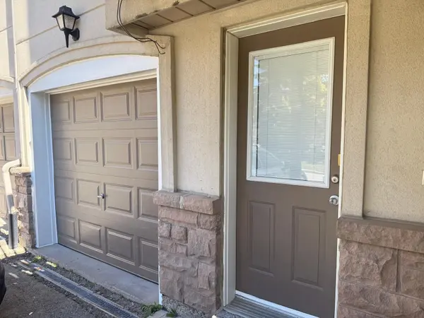 10 Post Oak DR #2, Richmond Hill, ON L4E 4H8