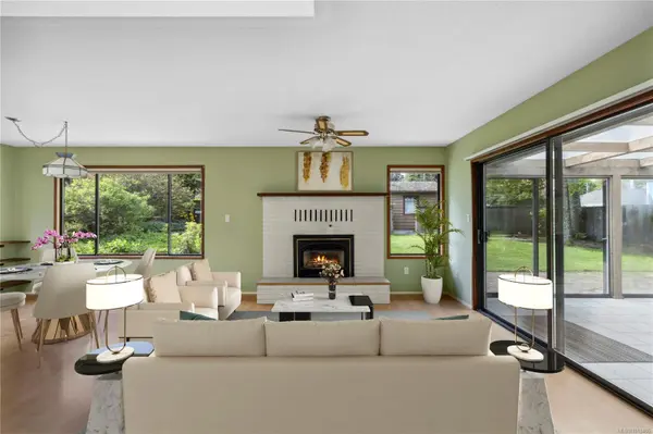 Qualicum Beach, BC V9K 1J4,496 Crescent Rd W