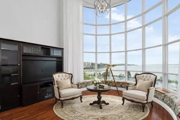 Barrie, ON L4N 9R2,2 Toronto ST #910