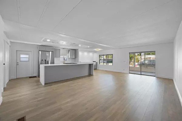 2890 W Marina Dr, Dania Beach, FL 33312