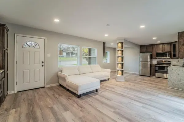 1704 Hillside Drive, River Oaks, TX 76114