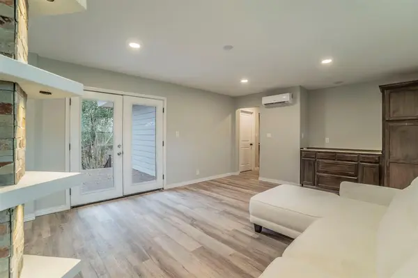 River Oaks, TX 76114,1704 Hillside Drive