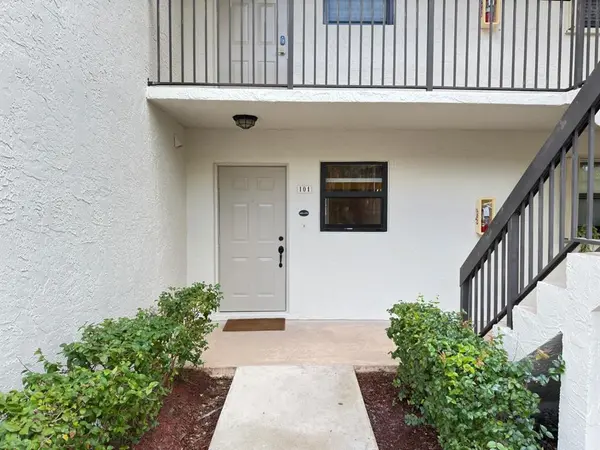 Sunrise, FL 33326,15710 E Waterside Cir #101