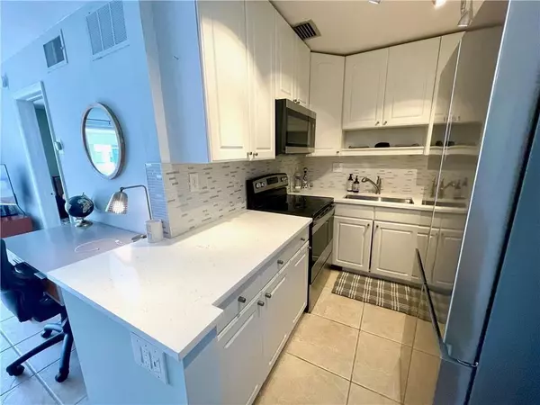 Oakland Park, FL 33334,3040 NE 16th Ave #410