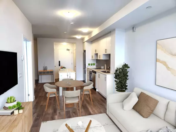 Hamilton, ON L8E 5B4,461 Green RD #302