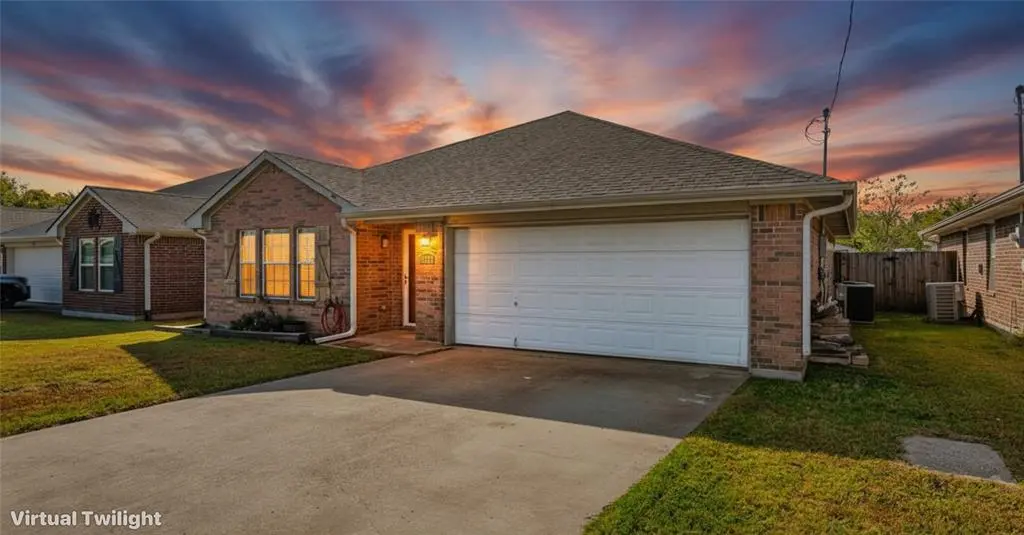 112 W Cedar Street, Lone Oak, TX 75453