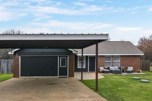 708 Shady Grove Drive, Granbury, TX 76049