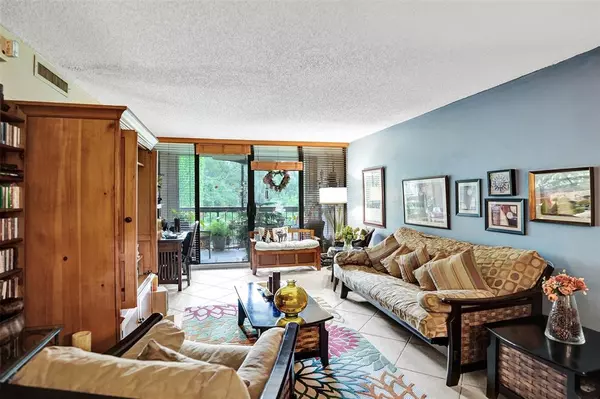 8415 Forest Hills Dr #206, Coral Springs, FL 33065