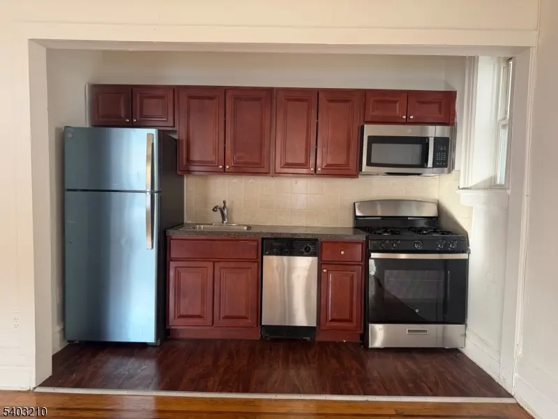 165 Franklin St #201, Bloomfield Twp., NJ 07003