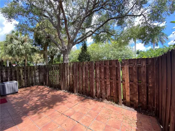 Weston, FL 33331,16045 EMERALD COVE RD #16045