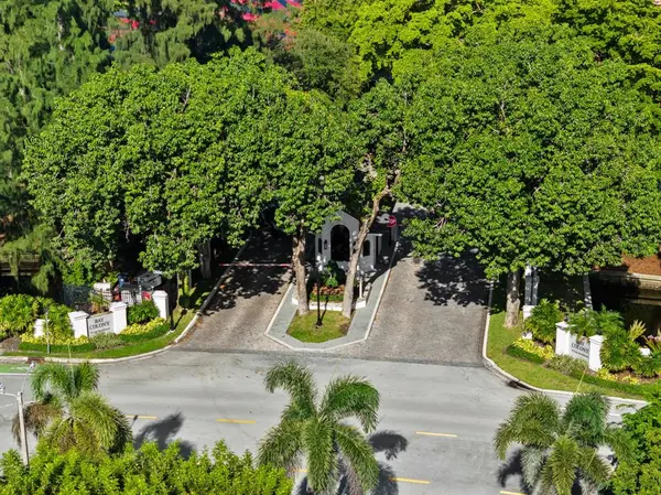 Fort Lauderdale, FL 33308,70 N Compass Dr