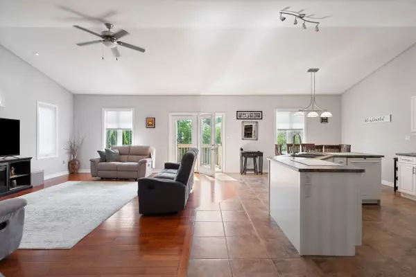 Niagara Falls, ON L2H 1E8,8028 Booth ST