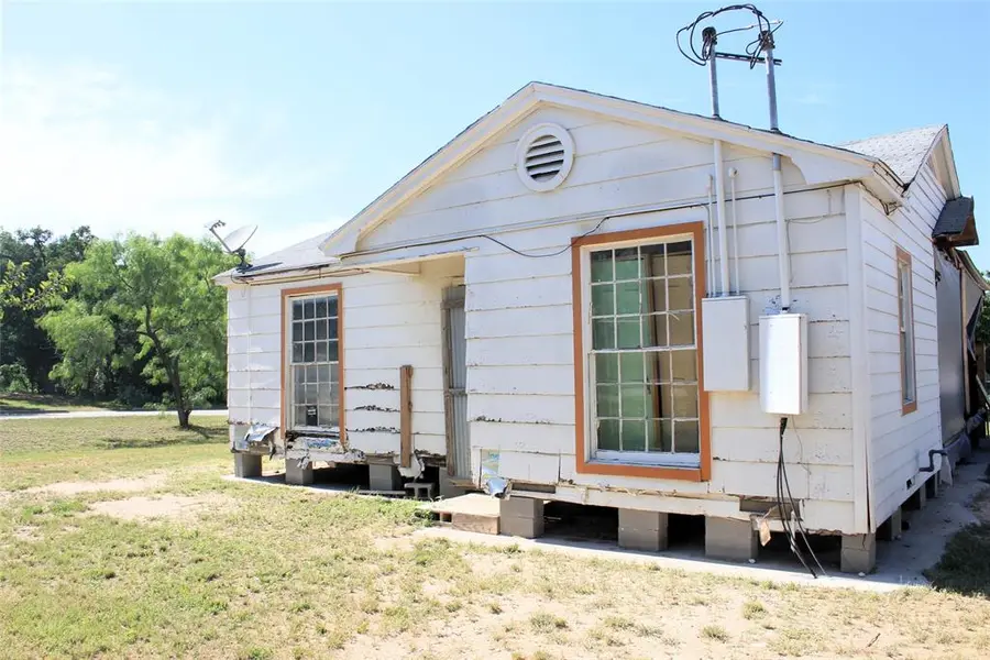 501 E Church Street, San Saba, TX 76877
