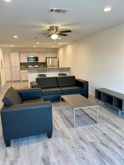 290 S Mcilhaney Street #1102, Stephenville, TX 76401