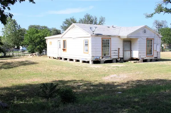 501 E Church Street, San Saba, TX 76877