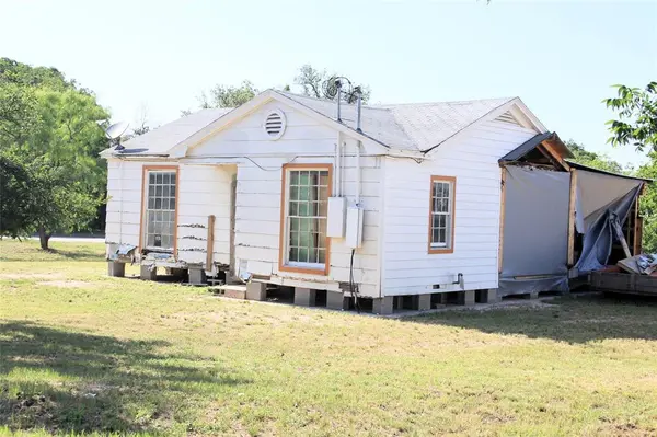 501 E Church Street, San Saba, TX 76877