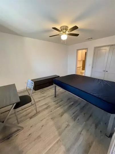 Stephenville, TX 76401,290 S Mcilhaney Street #1102