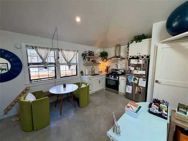 Dallas, TX 75218,315 Easton Road #B