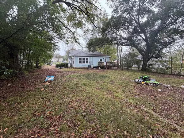 Troup, TX 75789,305 E Bradford Street
