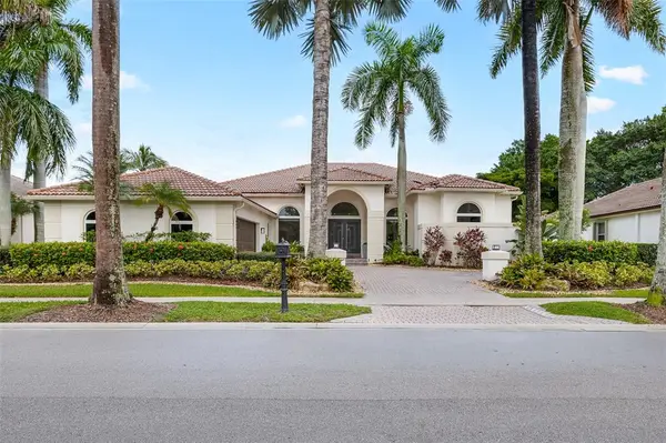 2534 Golf View Dr, Weston, FL 33327