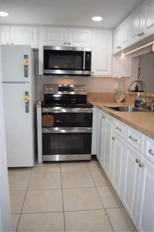 Tamarac, FL 33321,9201 Lime Bay Blvd #214