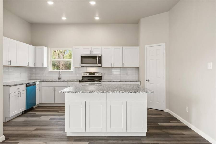 200 Avenue B, Ennis, TX 75119