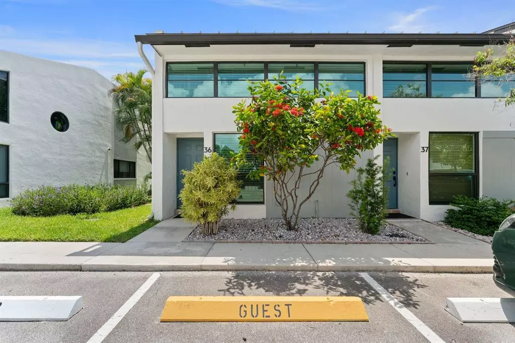 Oakland Park, FL 33334,3900 NE 18th Ave #36H