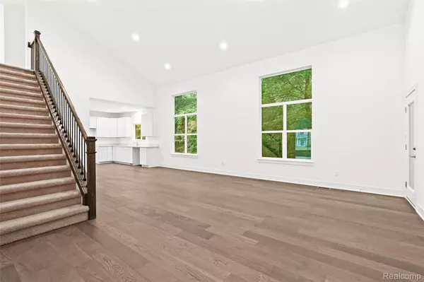 Ann Arbor, MI 48108,1487 ST JAMES BLVD