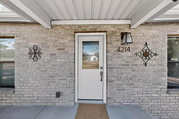 Dallas, TX 75211,4214 Falls Drive