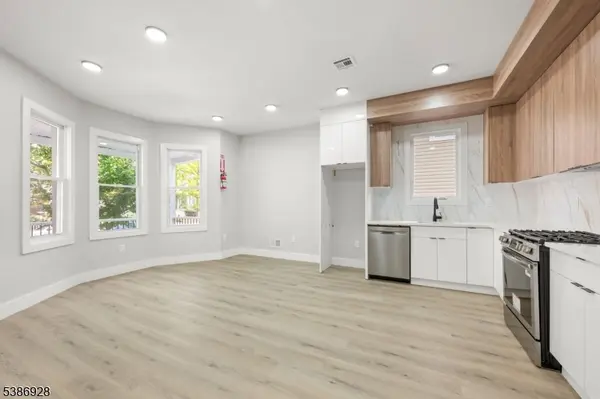 Newark City, NJ 07108,859 S 16Th St