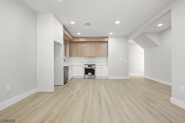 Newark City, NJ 07108,859 S 16Th St