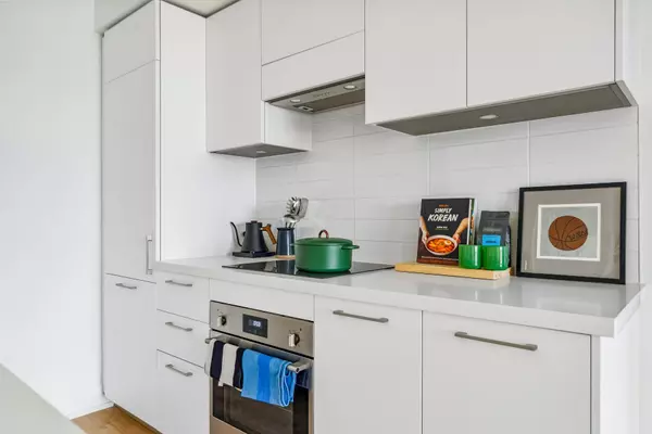 Toronto C11, ON M4G 0E1,36 Brentcliffe RD #709