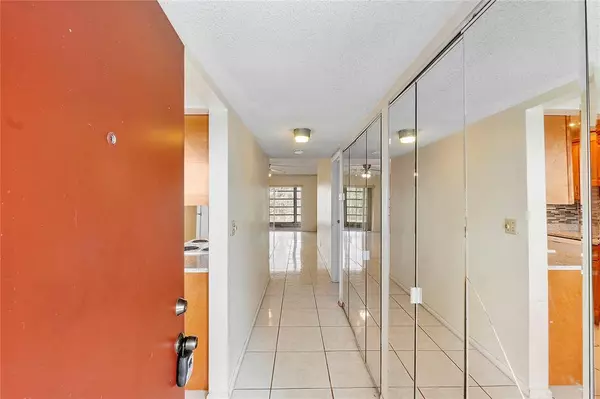 Tamarac, FL 33321,8205 NW 61st St #B305