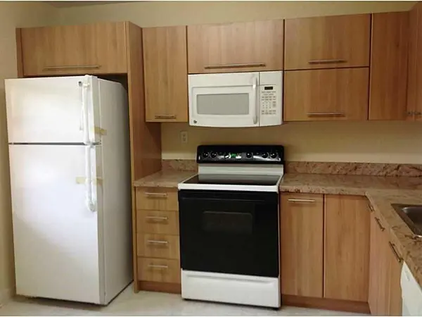 Pembroke Pines, FL 33026,10527 NW 8th St #10527