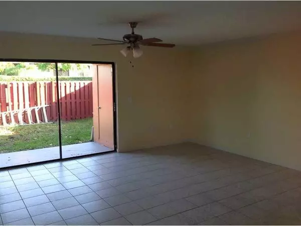 Pembroke Pines, FL 33026,10527 NW 8th St #10527