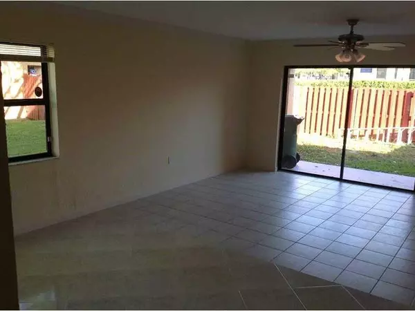 Pembroke Pines, FL 33026,10527 NW 8th St #10527
