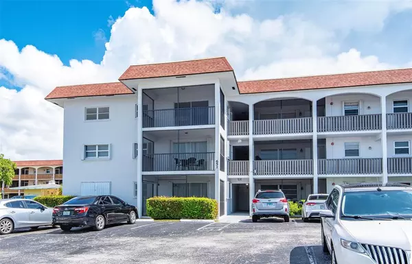 Pompano Beach, FL 33060,651 PINE DR #201