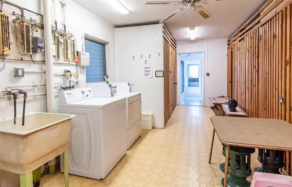 Pompano Beach, FL 33060,651 PINE DR #201