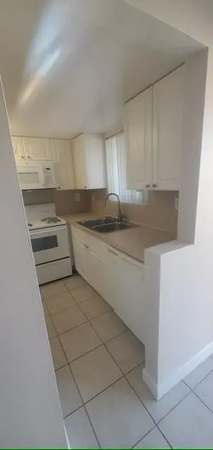 Lake Park, FL 33403,1501 Crescent #B14