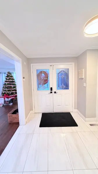 36 Ravenview DR, Whitby, ON L1R 1Y2