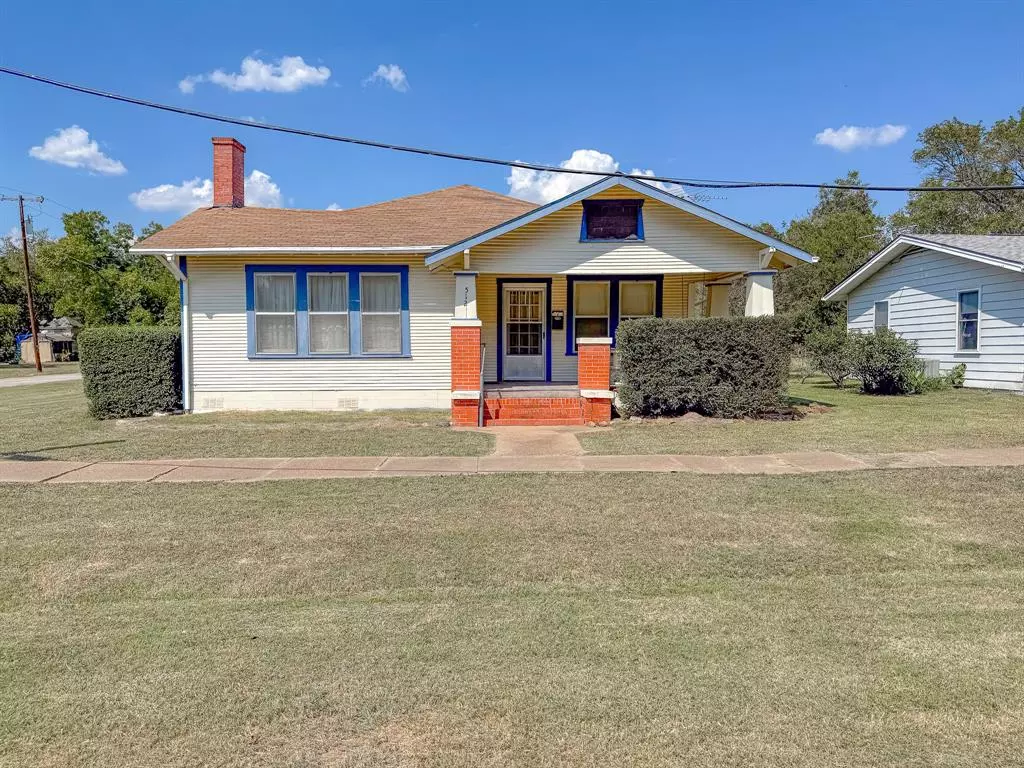 Kerens, TX 75144,512 SW 2nd Street