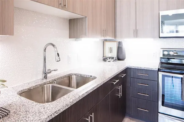 Dallas, TX 75208,901 N Zang Boulevard #200