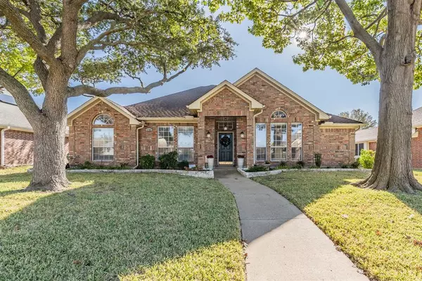 6102 Hawkeye Road, Rowlett, TX 75089