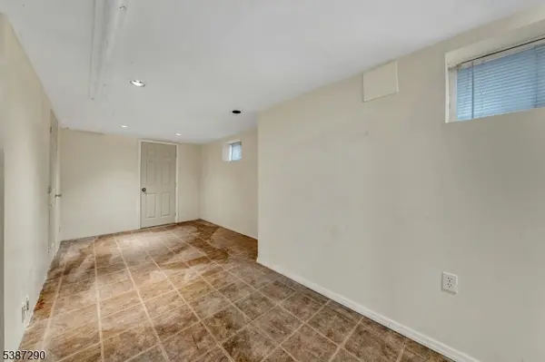 Rutherford Boro, NJ 07070,11 Ayer Pl