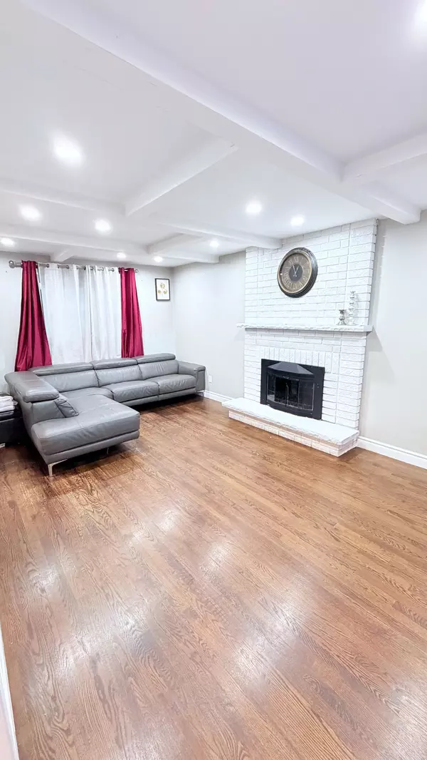 Whitby, ON L1R 1Y2,36 Ravenview DR