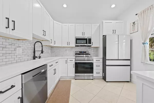 Davie, FL 33314,6951 Lakeside Circle N #216-2